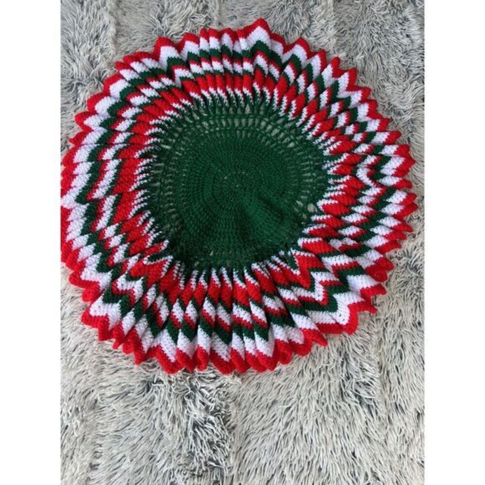 Vintage Christmas Doily Crochet Craft Knit‎ Ruffle Holiday Yarn 28" Centerpiece